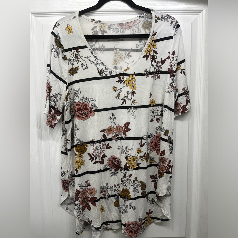 Maurice’s 24/7 Stripped Floral shirt Size 0